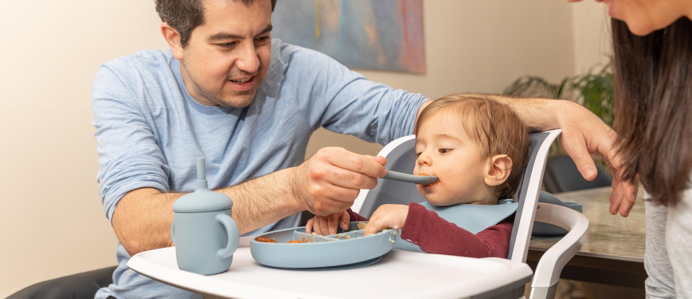 A Comprehensive Guide on Transitioning Your Baby to Solid Foods